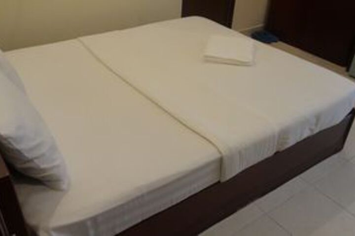 Room 5 of 8