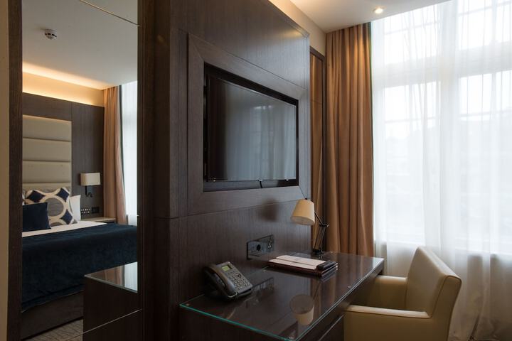 Room 36 of 100