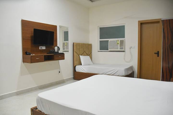 Room 5 of 18
