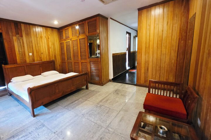 Room 53 of 181