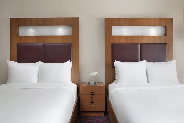 Superior Queen Bed (5 of 6)
