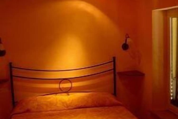 Room 10 of 18