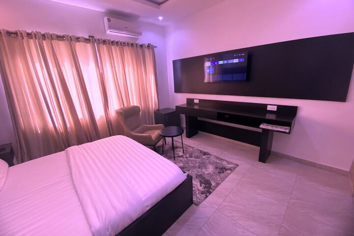 Room 35 of 66