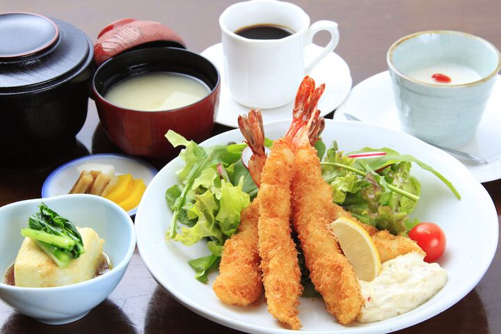 Dining 52 of 68