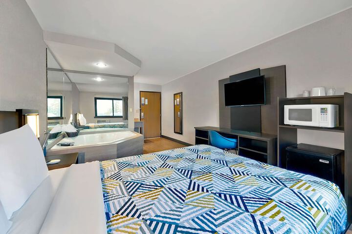 Room 16 of 28