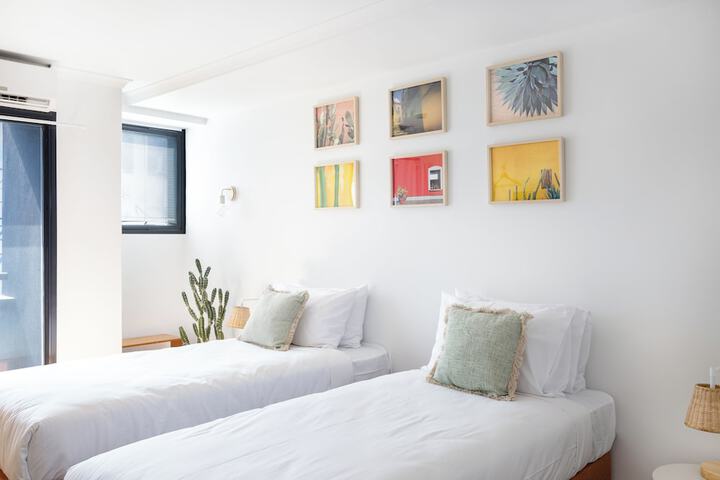 Room 9 of 37