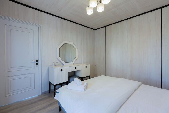 Room 3 of 81