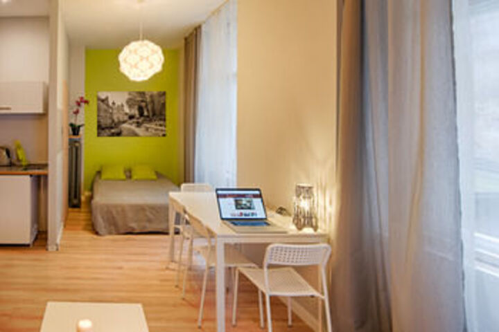 Room 10 of 14