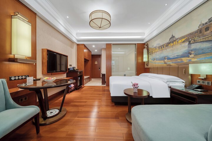Room 10 of 95