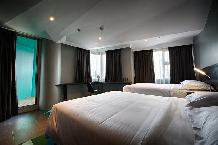 Room 8 of 72