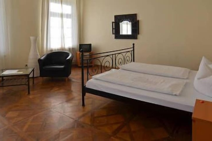 Room 14 of 33