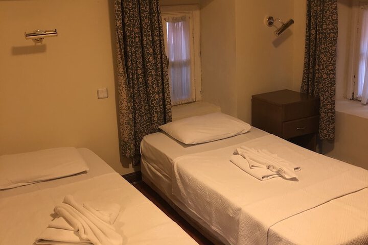 Room 13 of 35