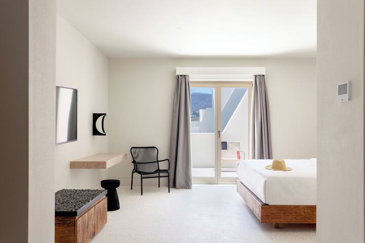 Room 46 of 251