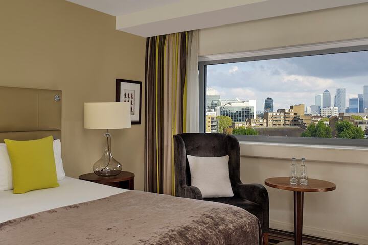 Room 53 of 137