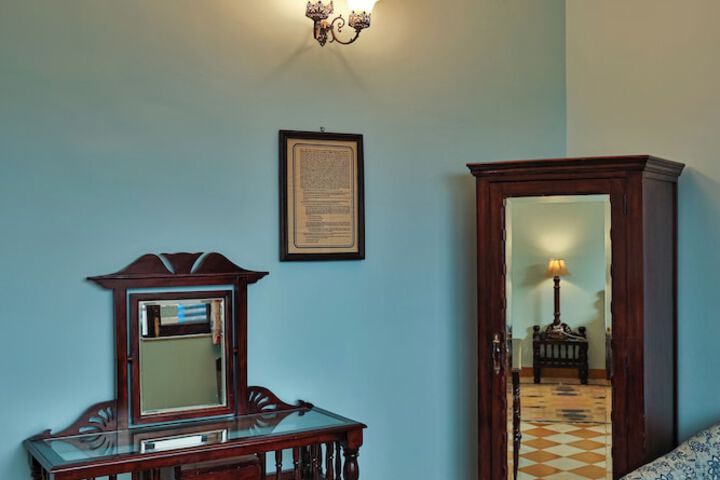 Room 18 of 53