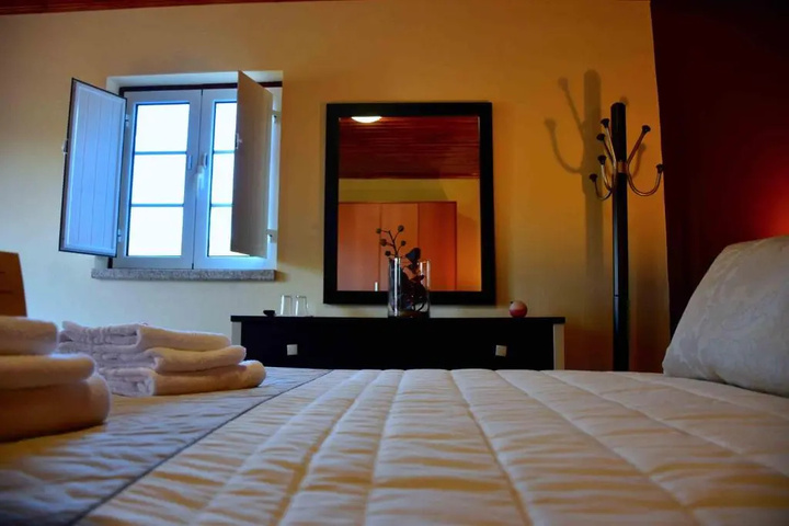 Room 4 of 12