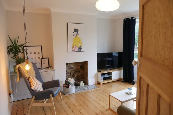 Room 4 of 8