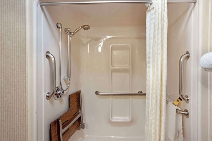1 King Accessible Comm Assist Roll in Shower Microwave, Refrigerator WiFi Full Breakfast (12 of 16)