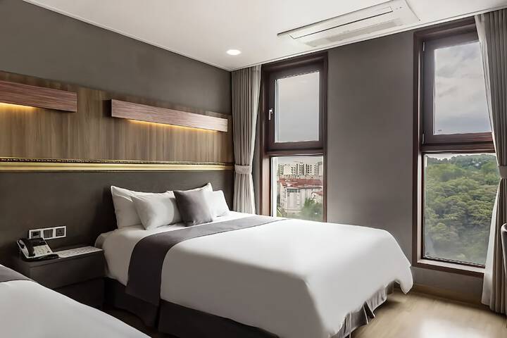Room 7 of 42