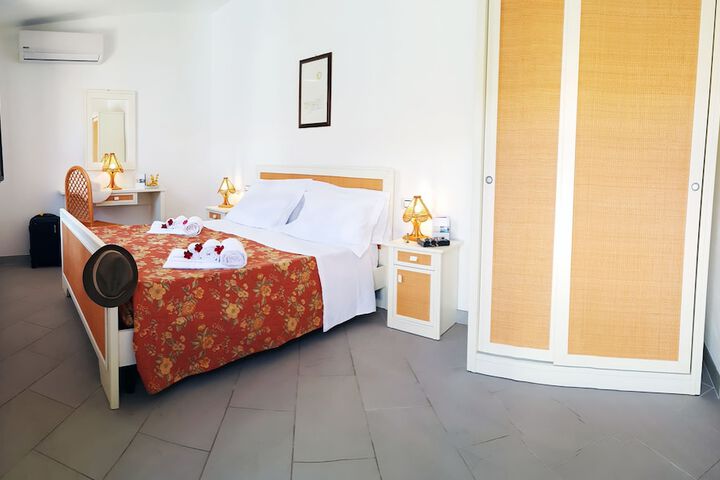 Room 5 of 34