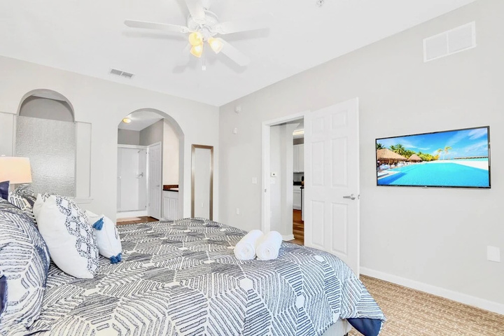 Room 4 of 18