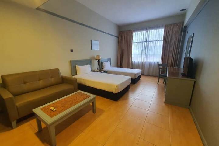 Room 6 of 11