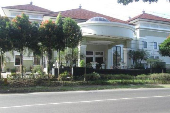Hotel Griya Serasan Sekundang