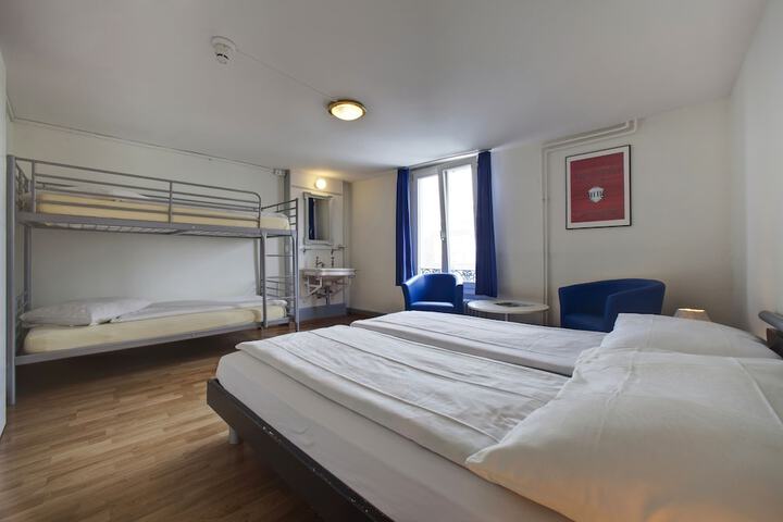 Room 2 of 35