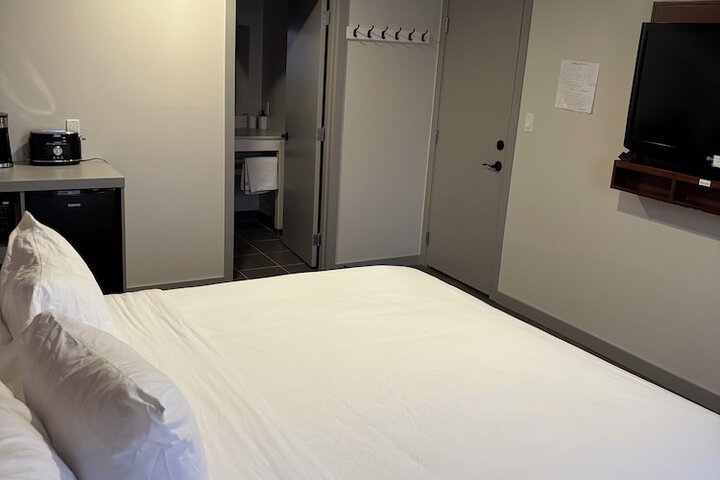 Room 9 of 17