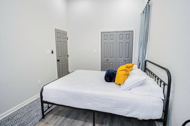 Room 3 of 33