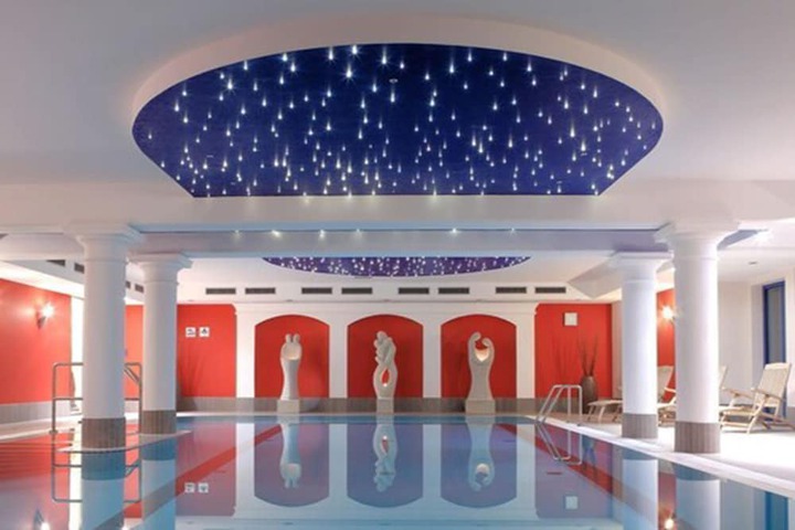 Hotel Pool
