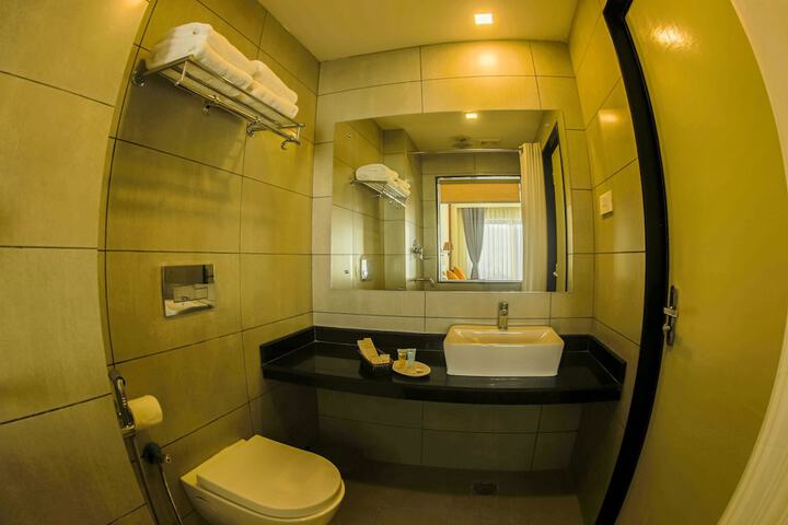 Room 50 of 100