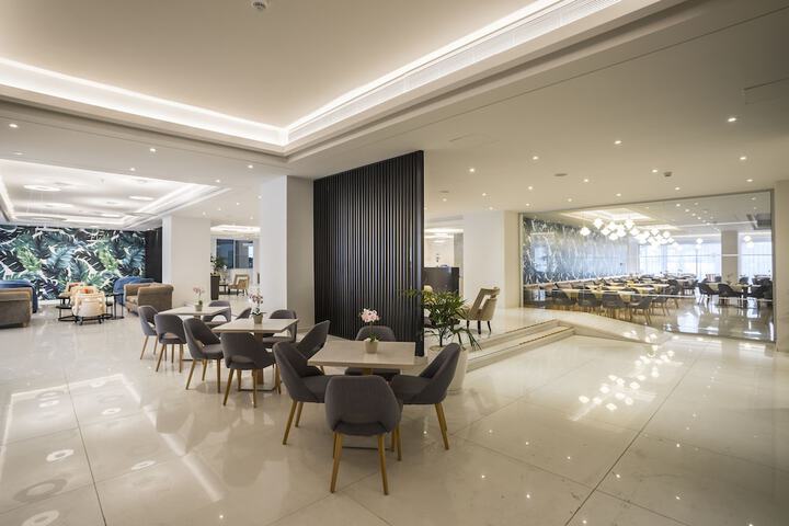 Entrance & Lobby