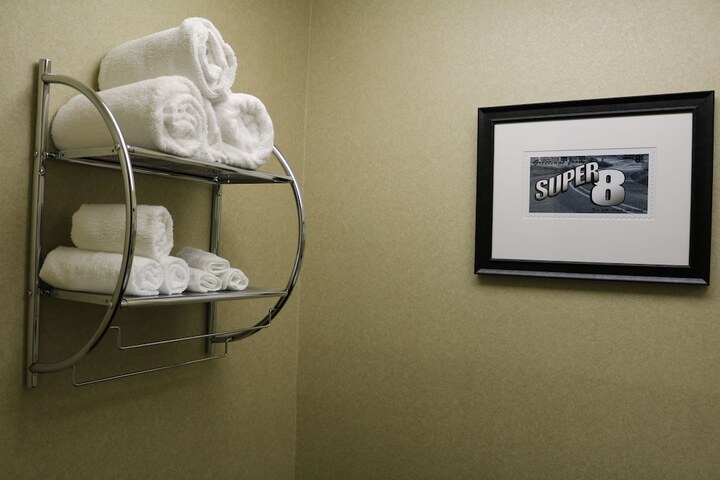 1 Queen Bed Efficiency (15 of 15)
