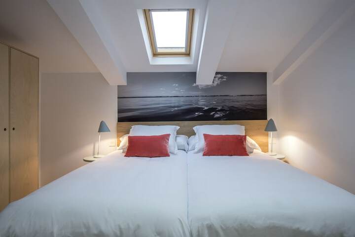 Room 18 of 105