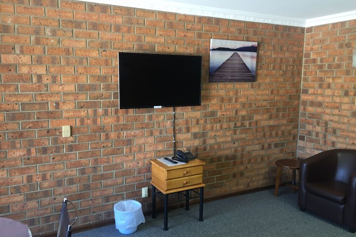 Room 9 of 50