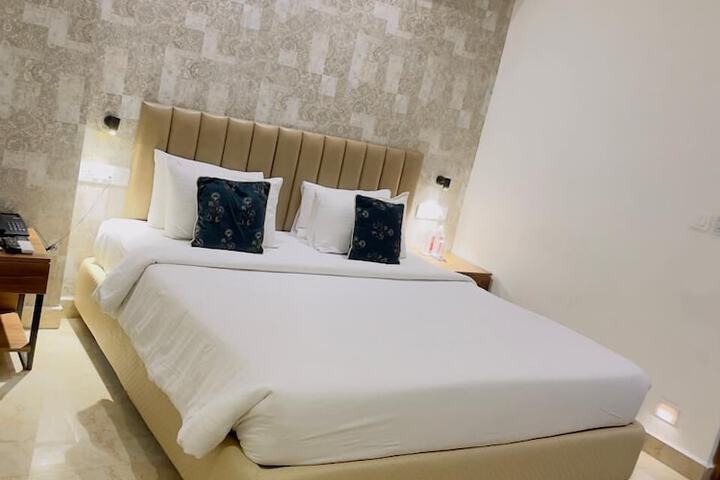 Room 8 of 23