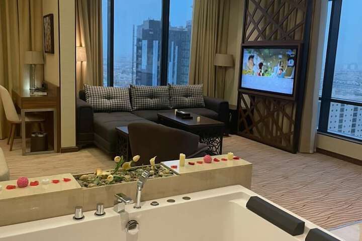 Room 8 of 19