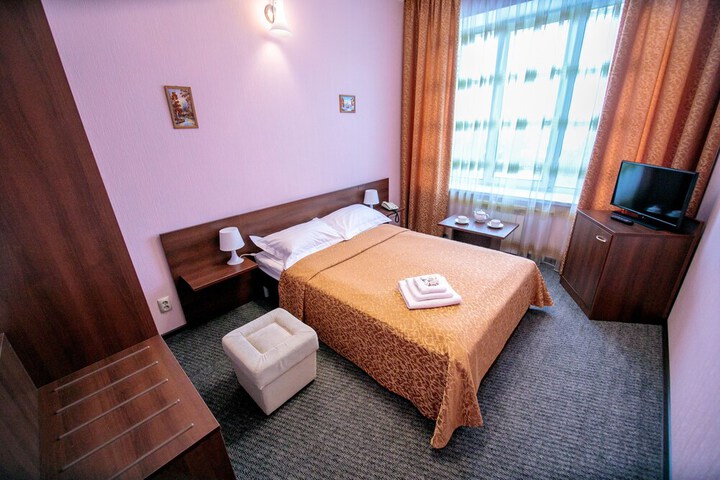 Room 8 of 28