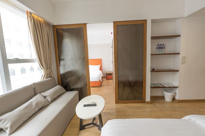 Room 16 of 34