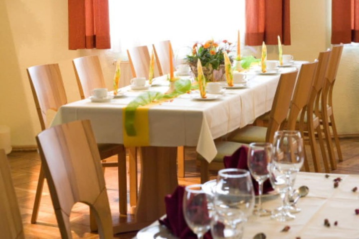 Dining 8 of 11