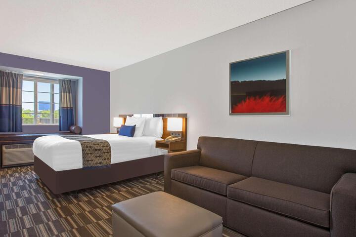 1 Queen Bed (5 of 16)