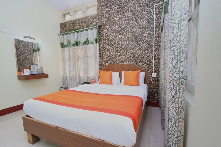 Room 4 of 9