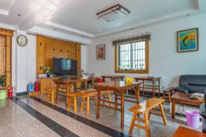 Hefeng Courtyard Inn