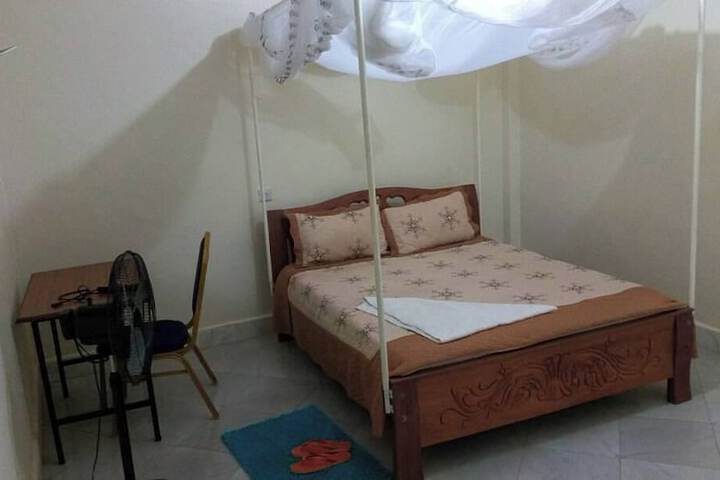 Room 4 of 28