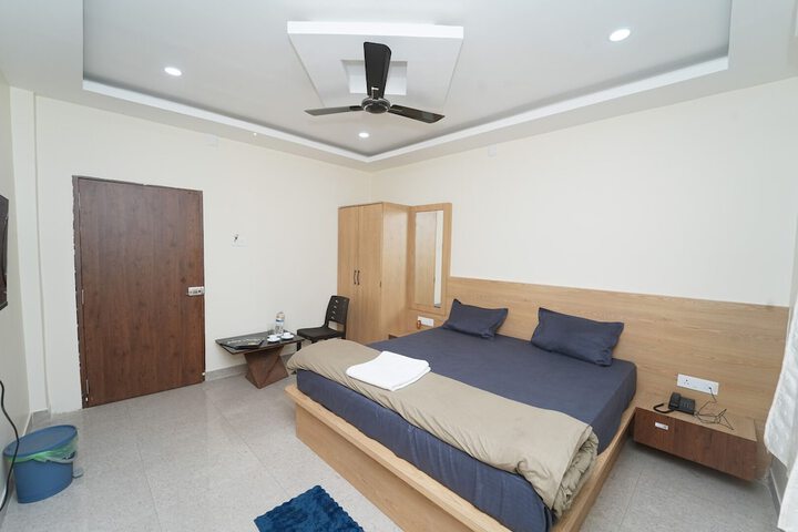 Room 8 of 34