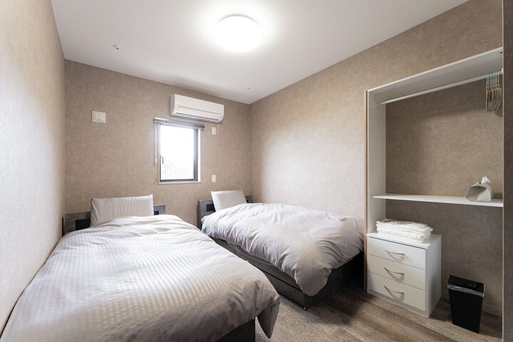 Room 4 of 15