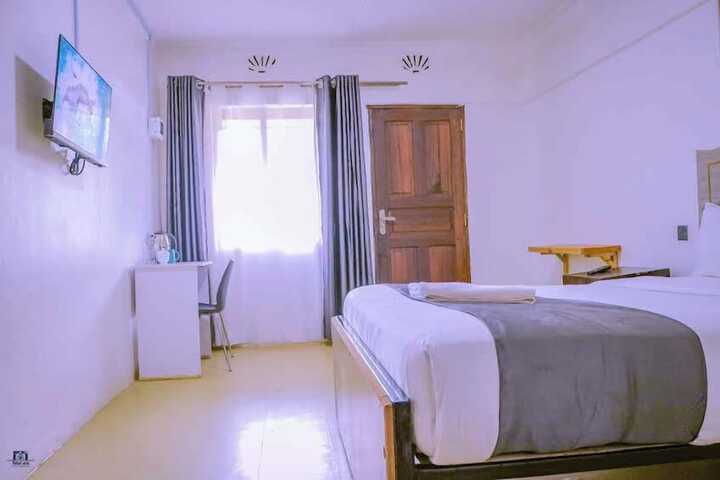 Room 10 of 21