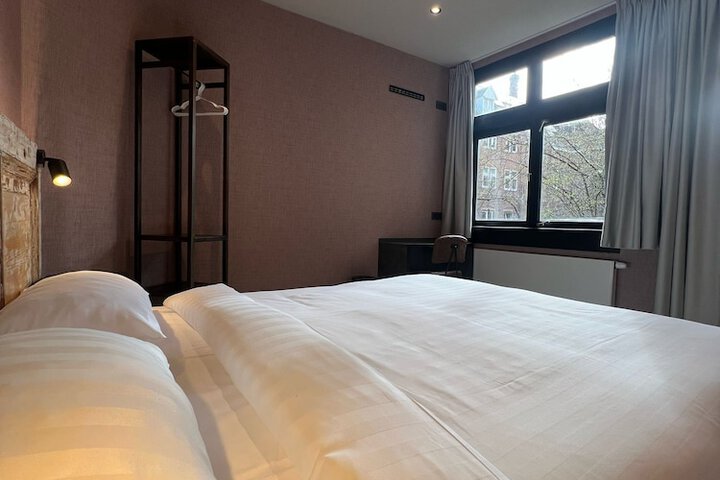 Room 9 of 22