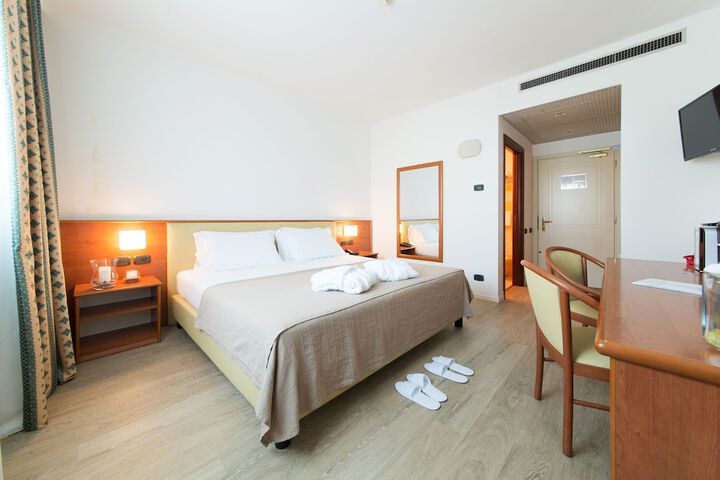 Room 20 of 33